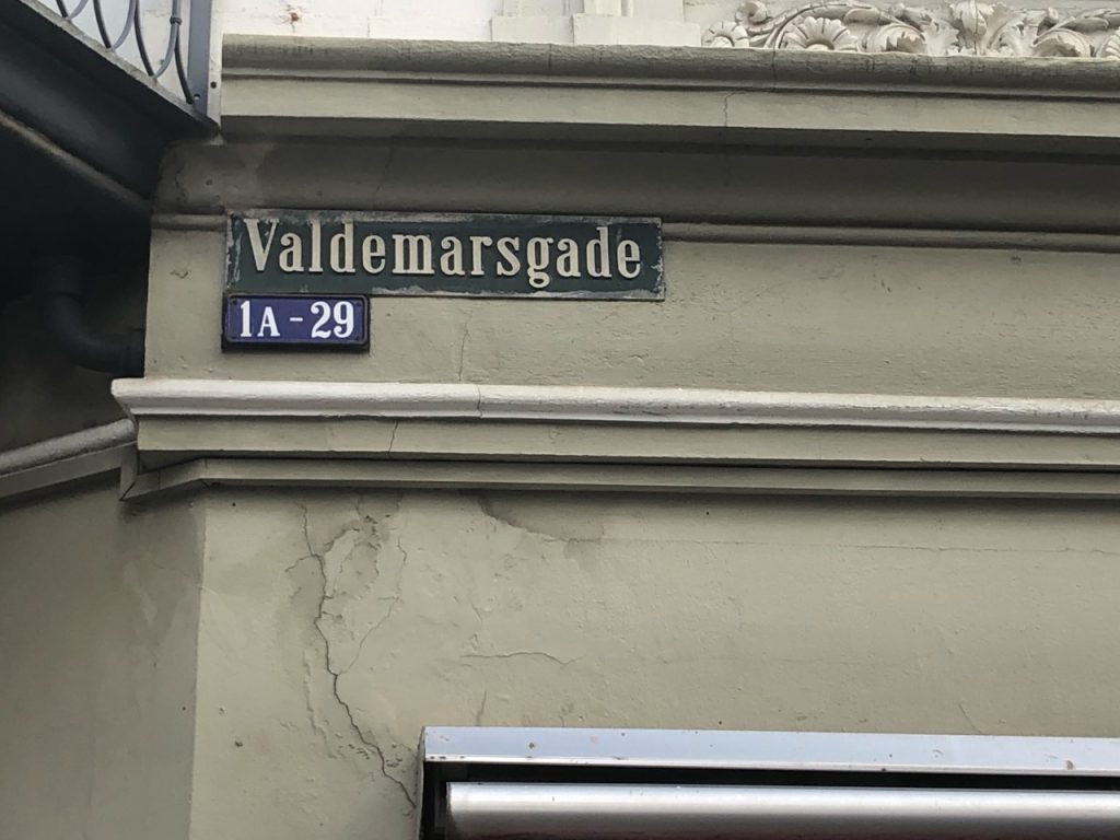 Gadeskilt på Valdemarsgade